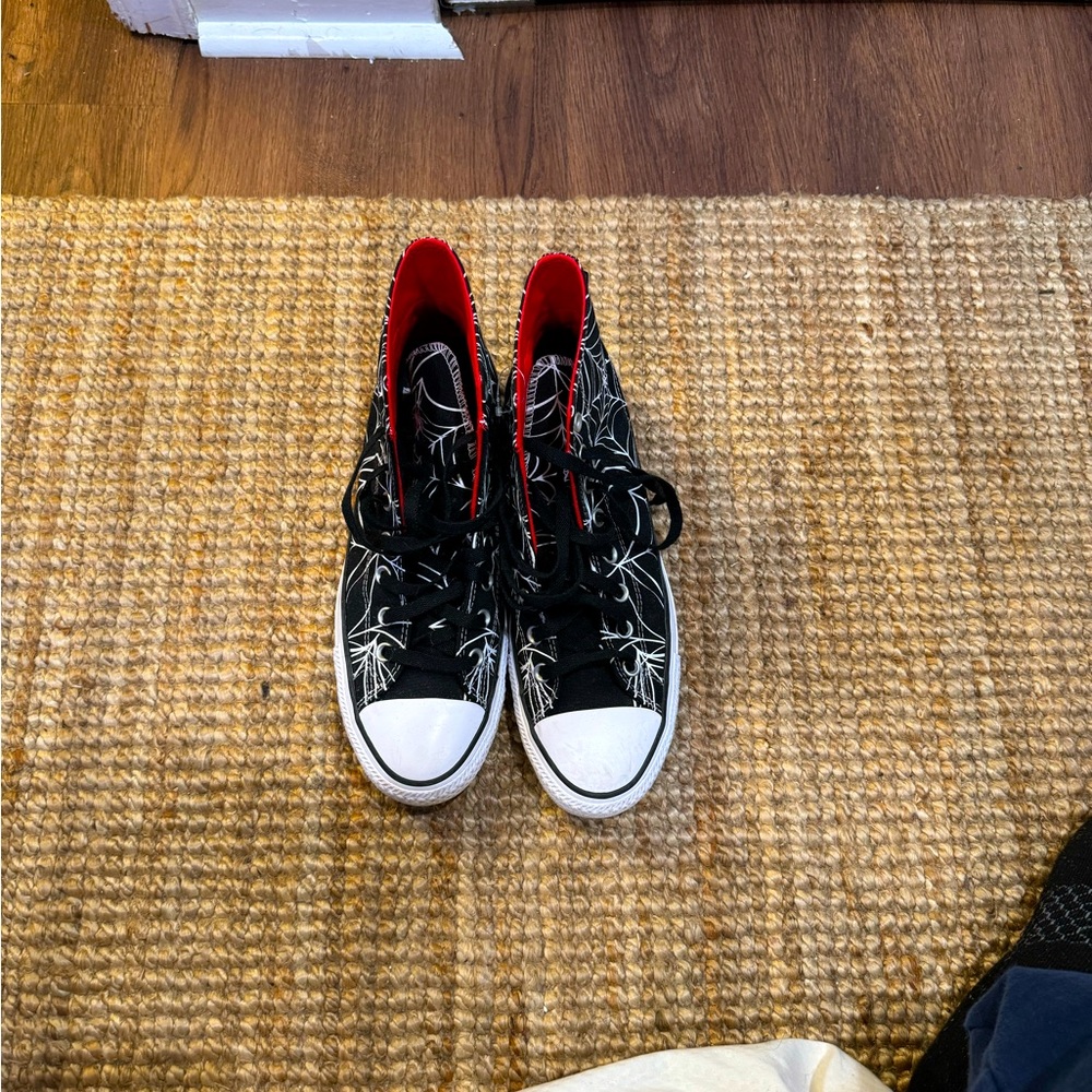Spiderweb, red interior converse